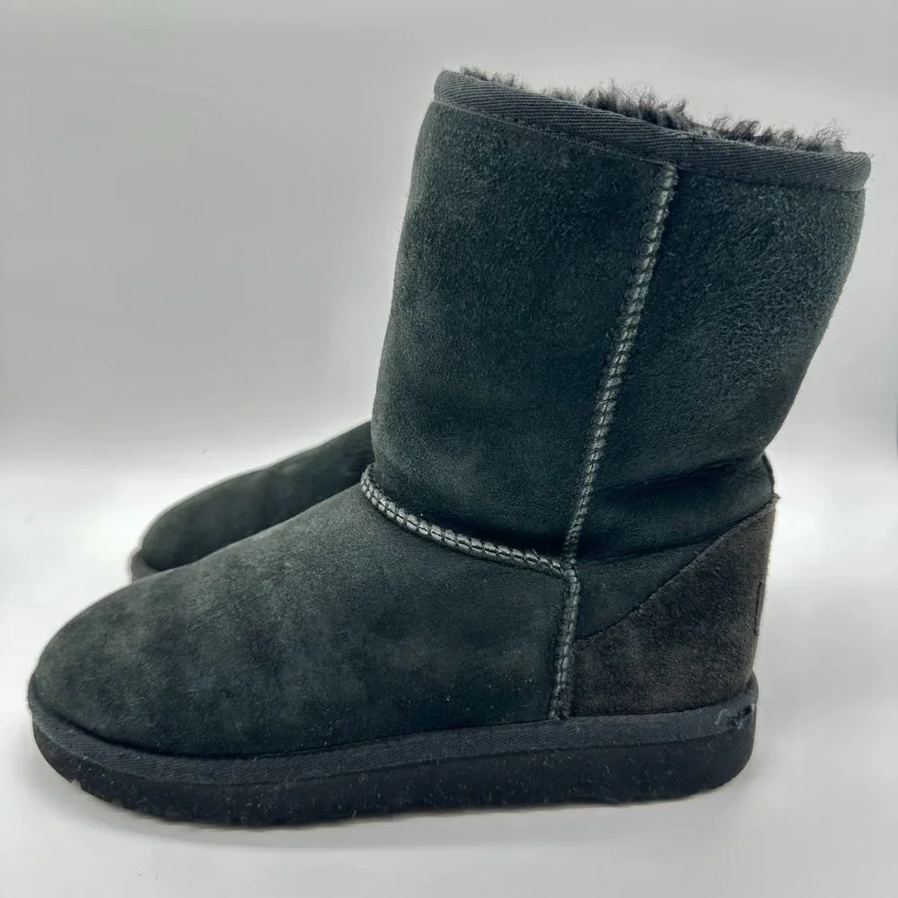 UGGs kids  Black Shearling Classic short waterproof boots 5251  Sz 4